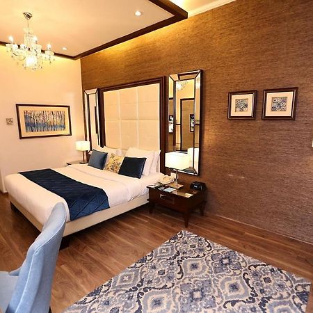 Ramada By Wyndham Multan Hotell Exteriör bild