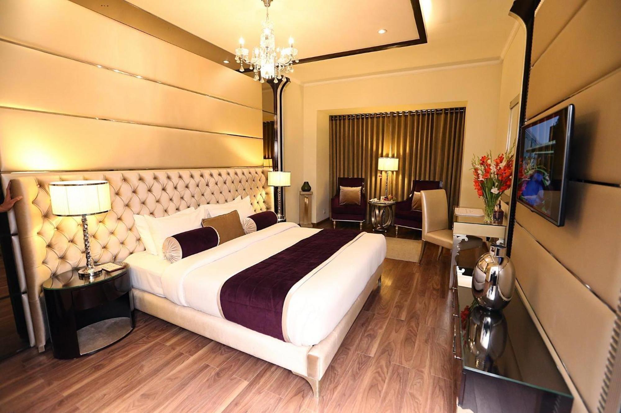 Ramada By Wyndham Multan Hotell Exteriör bild