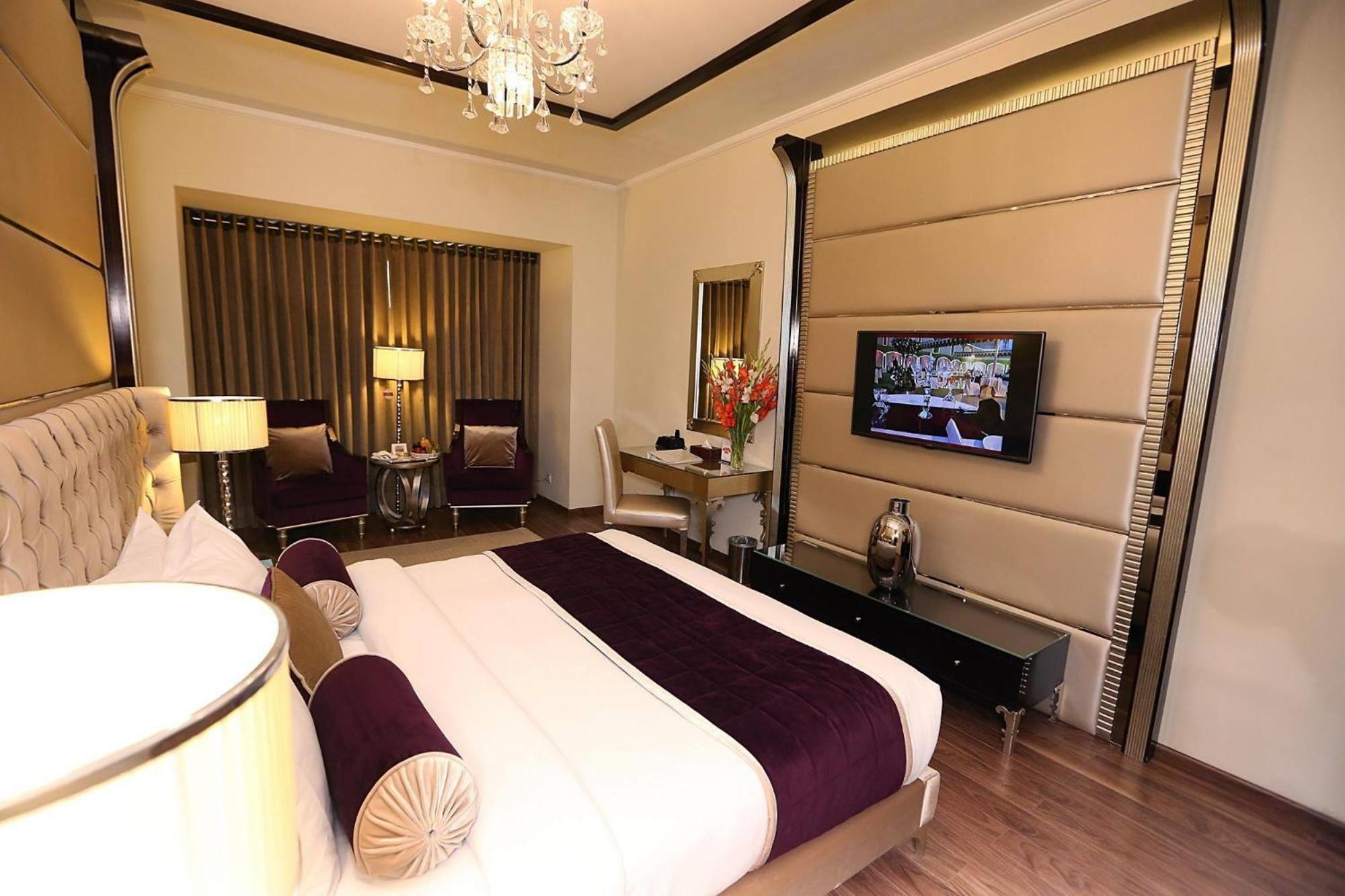 Ramada By Wyndham Multan Hotell Exteriör bild