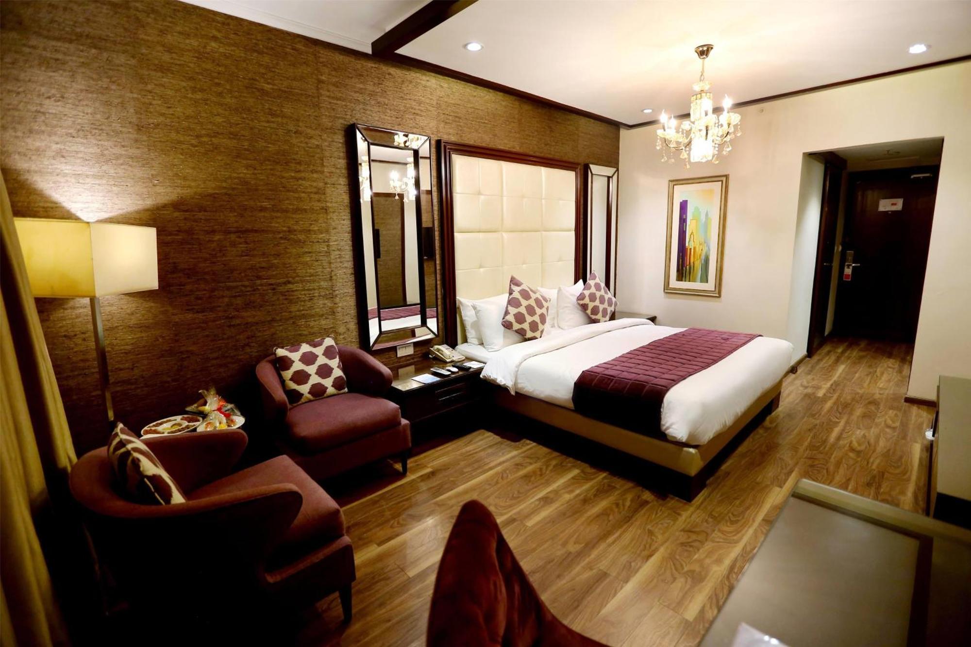 Ramada By Wyndham Multan Hotell Exteriör bild